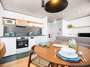 Comfort Apartment, Non Smoking | Dapur peribadi | Peti sejuk mini, ketuhar gelombang mikro, ketuhar, dapur 