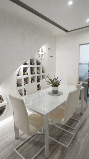 Dining - Hey Suite Villa - Luxury Guest House Fiumicino (Fiumicino)