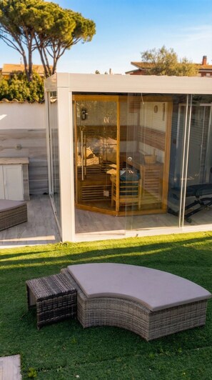 Terrace/patio - Hey Suite Villa - Luxury Guest House Fiumicino (Fiumicino)