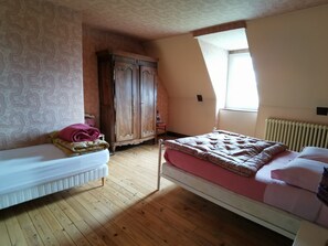 Room - Vrbo Property (Bagnols)