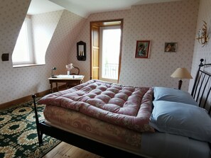 Room - Vrbo Property (Bagnols)