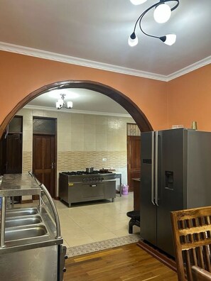 Private kitchen - Kadzora Retreat and Leisure Tours (Kilimanjaro Region)