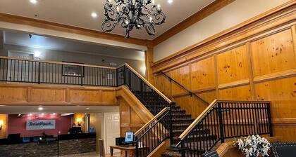 Grand Lake | Couples Lake Retreat | Pool + Hot Tub