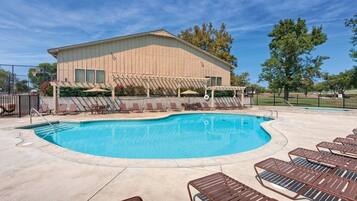 2 outdoor pools, a heated pool