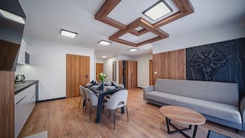 Apartment (J 2) | Living area | Flat-screen TV