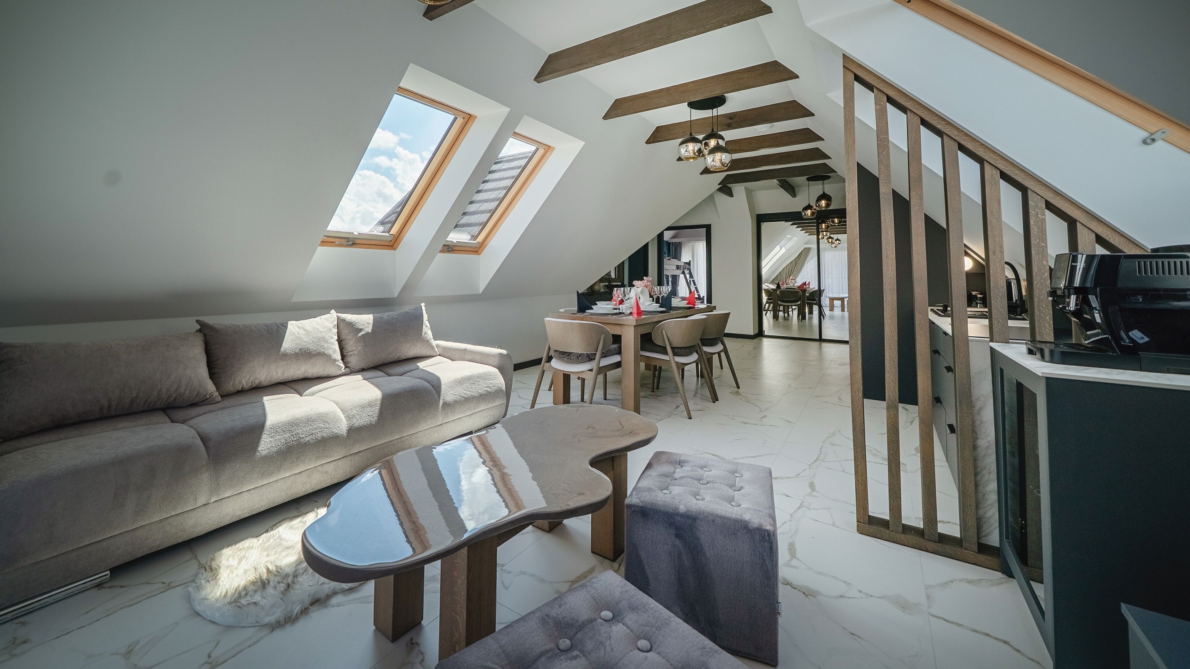 Apartment (J 22) | Living area | Flat-screen TV