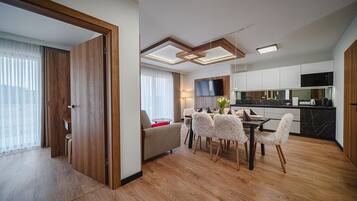 Apartment (J 8) | Wohnbereich | Flachbildfernseher