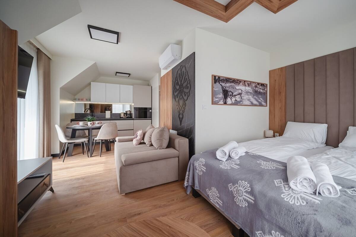 Studio Suite (J 19) | Living area