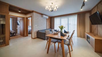 Apartemen (H 2 with Sauna) | Area keluarga | TV layar datar