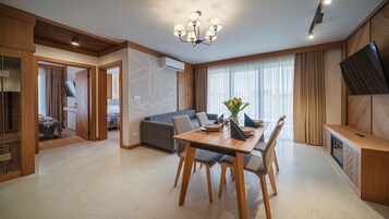 Apartamento (H 2 with Sauna) | Zona de estar | Una televisión de pantalla plana