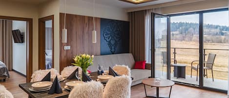 Apartment (J 8) | Living area | Flat-screen TV