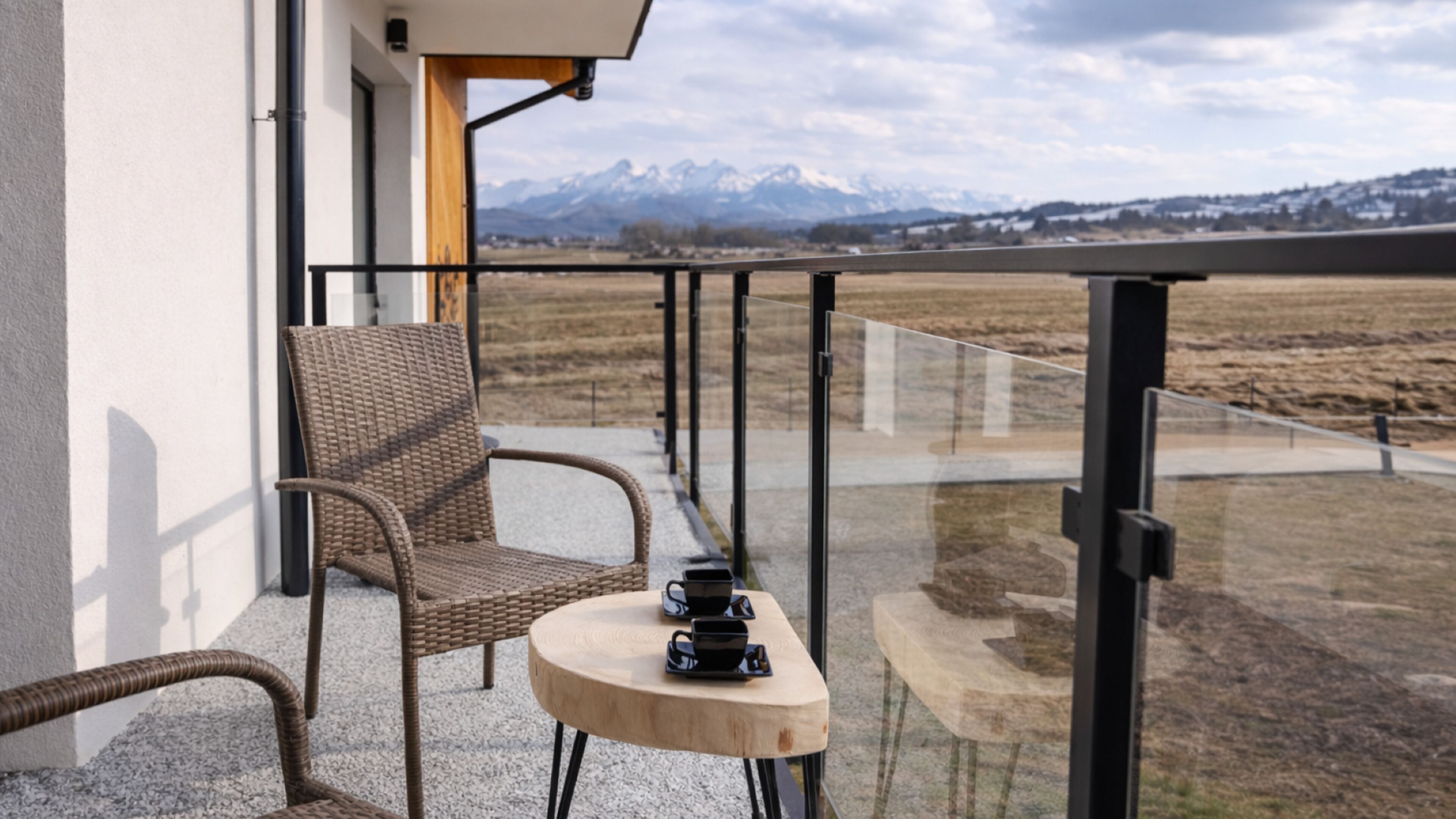 Apartemen (J 13) | Balkon