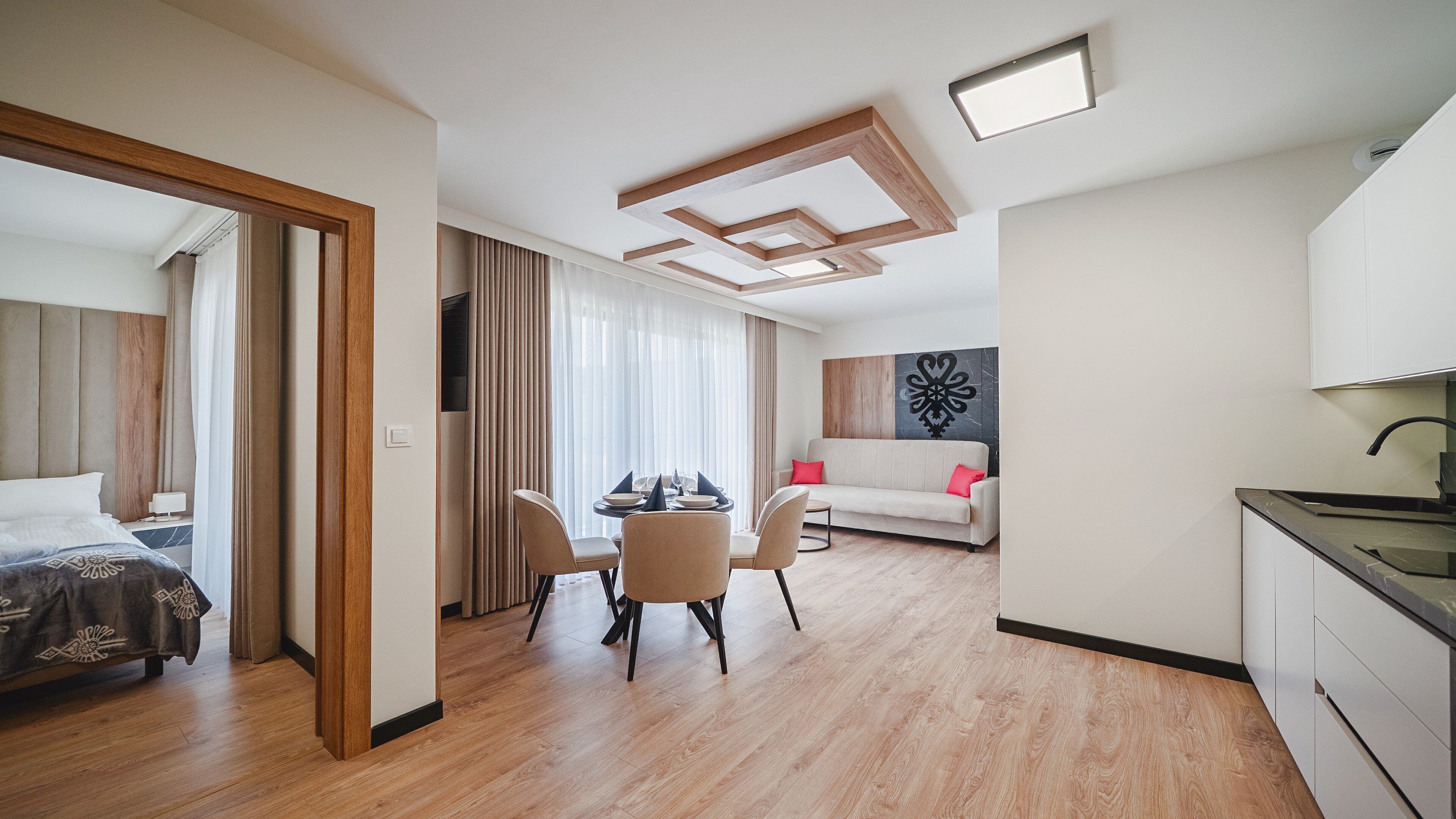Apartment, Balkon, Bergblick | Wohnbereich | Flachbildfernseher