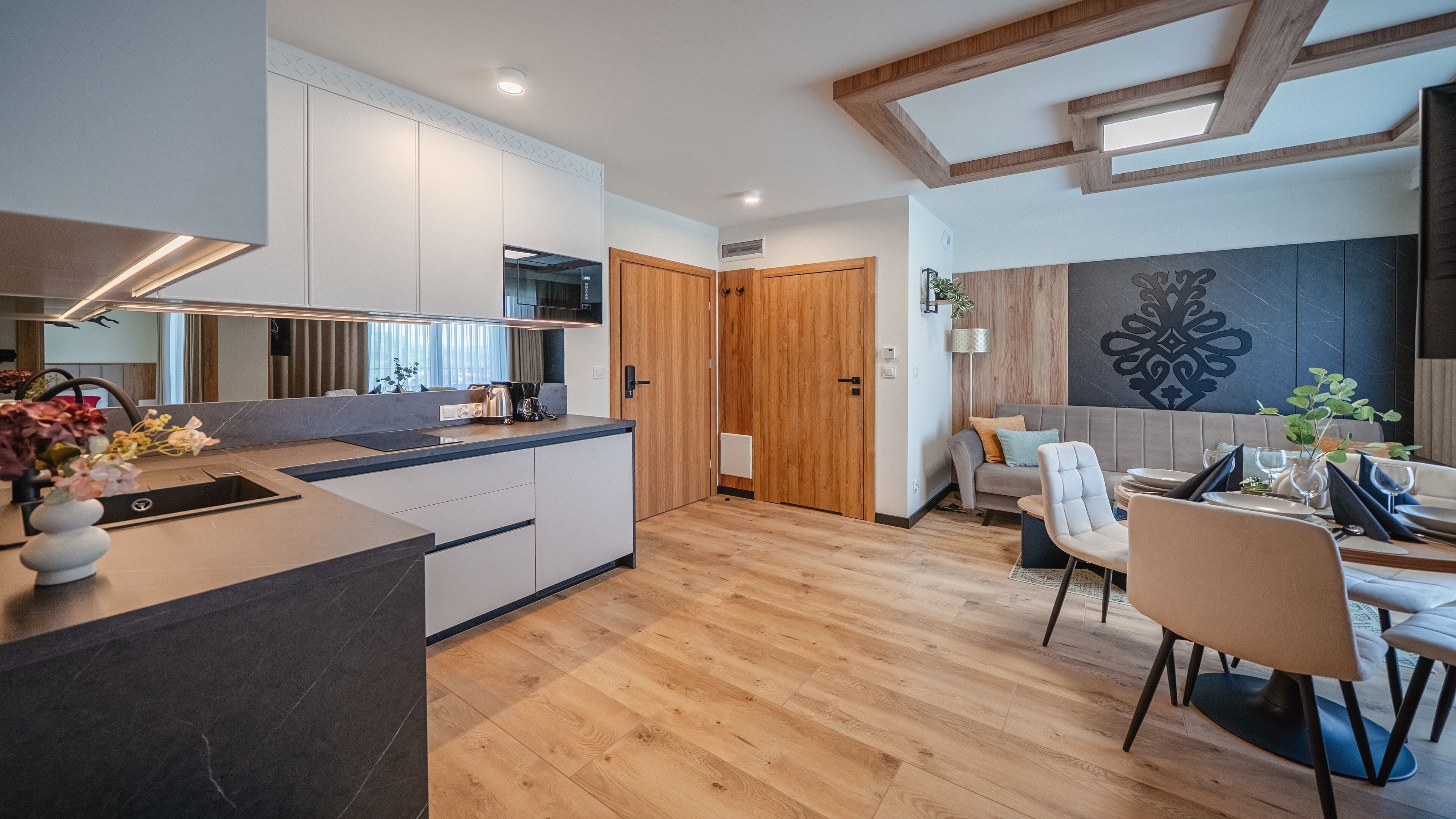 Apartment (H 13) | Wohnbereich | Flachbildfernseher