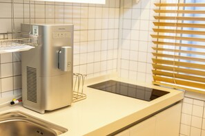 Private kitchen - Melody House · Modern Seoul Home · Wine on Arrival · Self Check-In (Seoul)