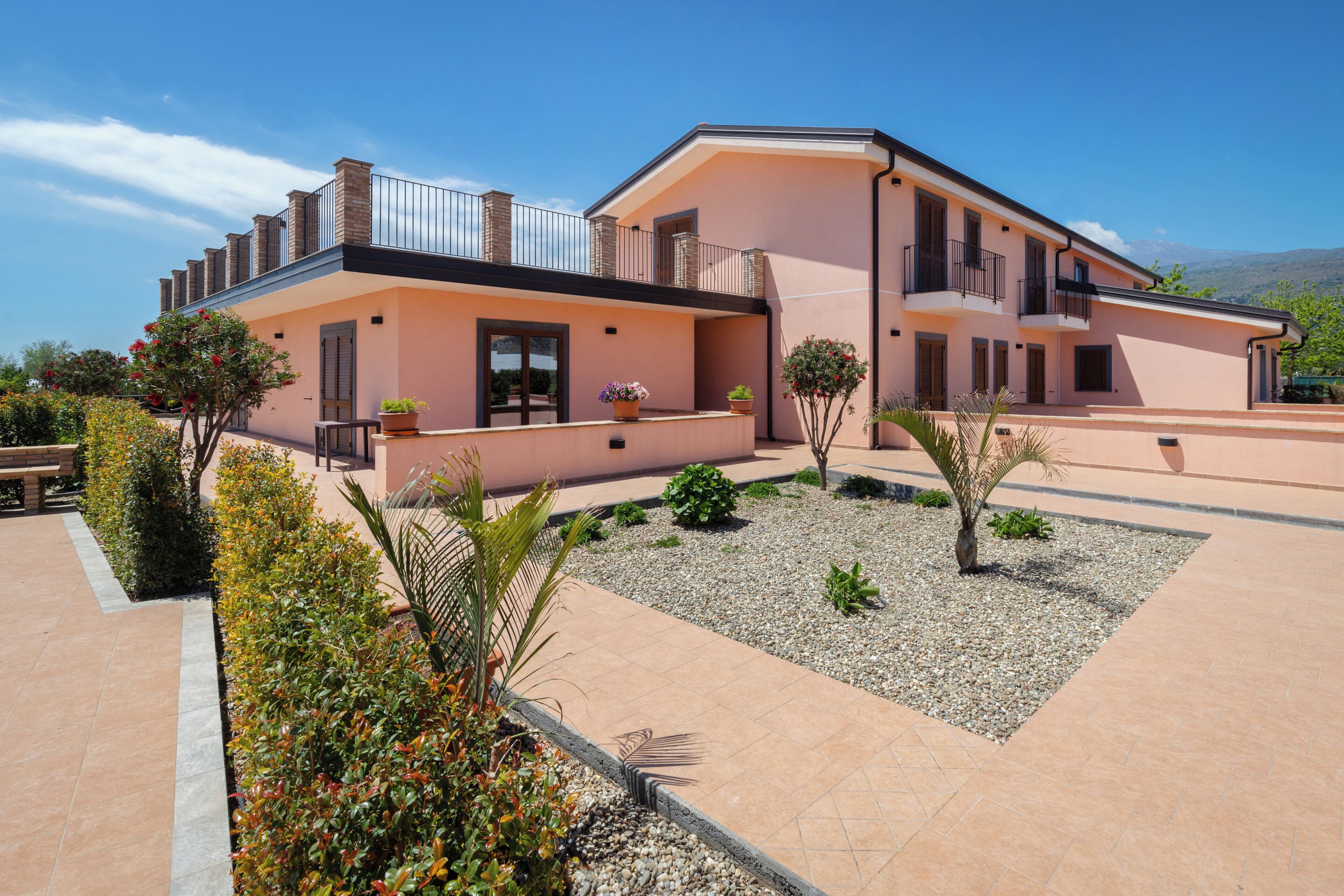 المنشأة من الخارج