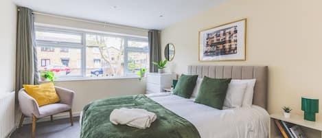 4 bedrooms, iron/ironing board