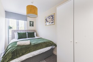 4 bedrooms, iron/ironing board