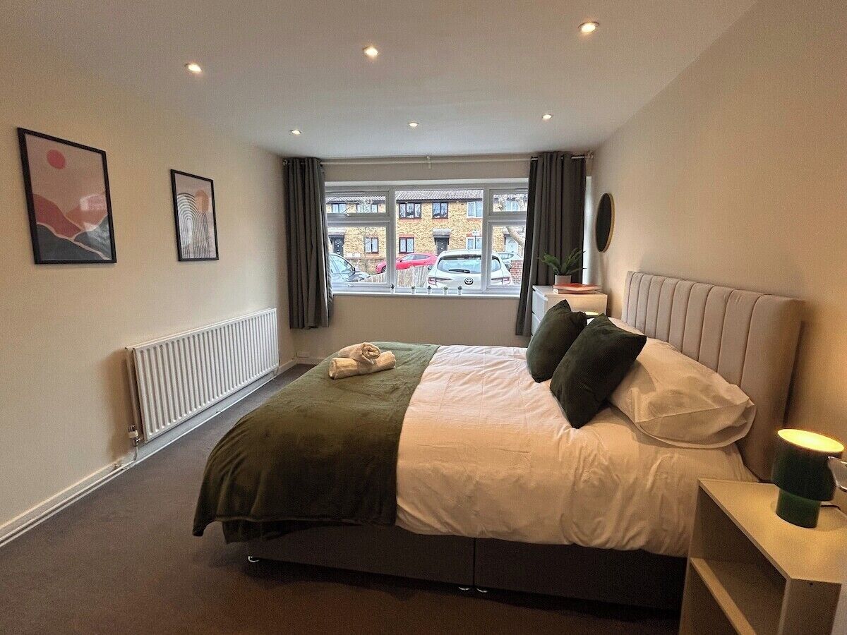 4 bedrooms, iron/ironing board
