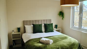 4 bedrooms, iron/ironing board