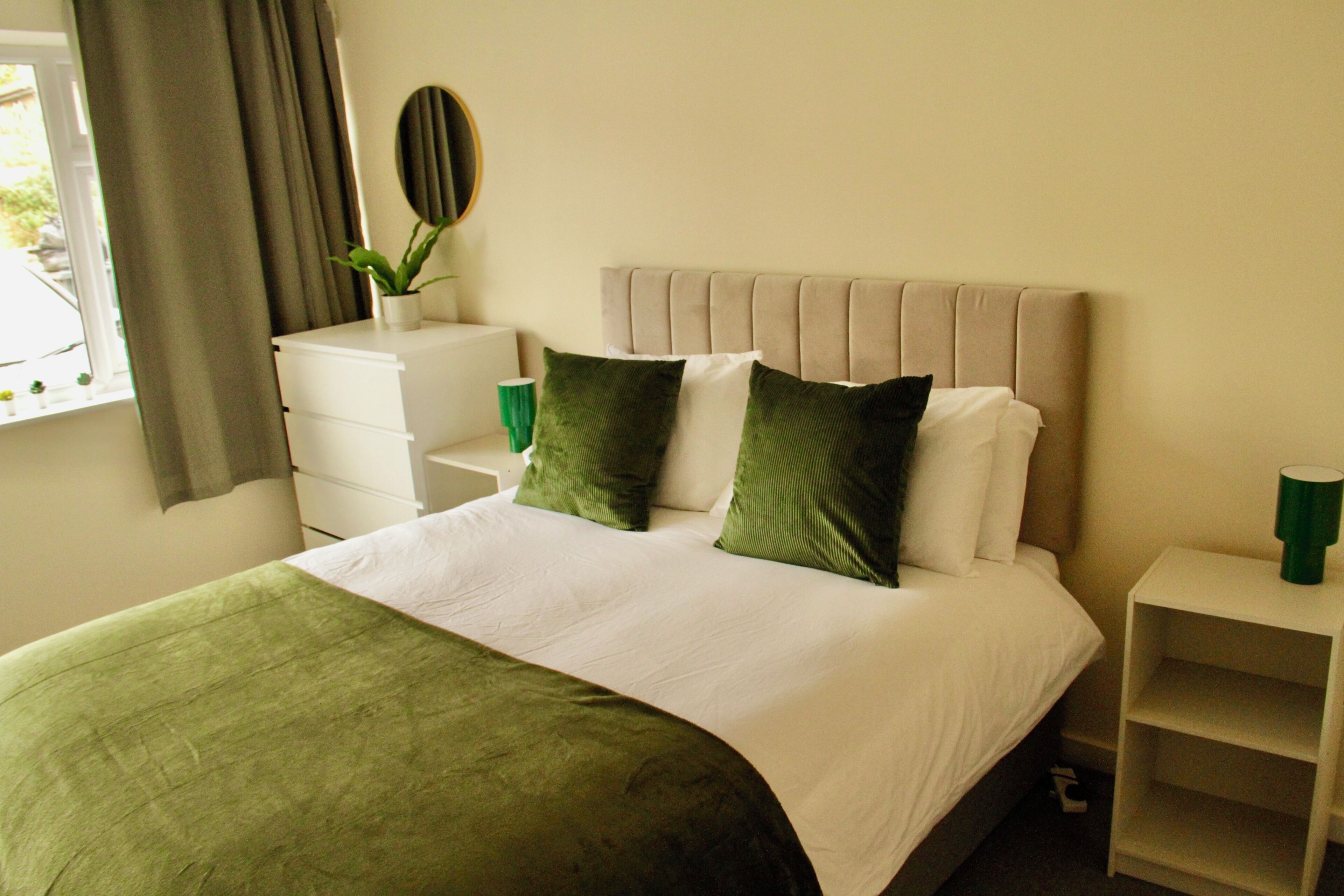 4 bedrooms, iron/ironing board