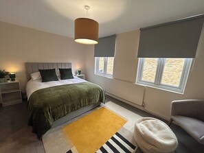 4 bedrooms, iron/ironing board