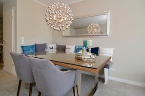Dining - Modern 93sqm on 2 levels for up to 4 people with its own sauna - (Sylt)