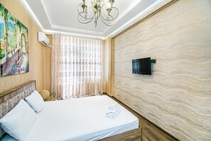 Deluxe Triple Room | Laptop workspace, iron/ironing board, free WiFi - Nizami Avenue Hotel (Baku)