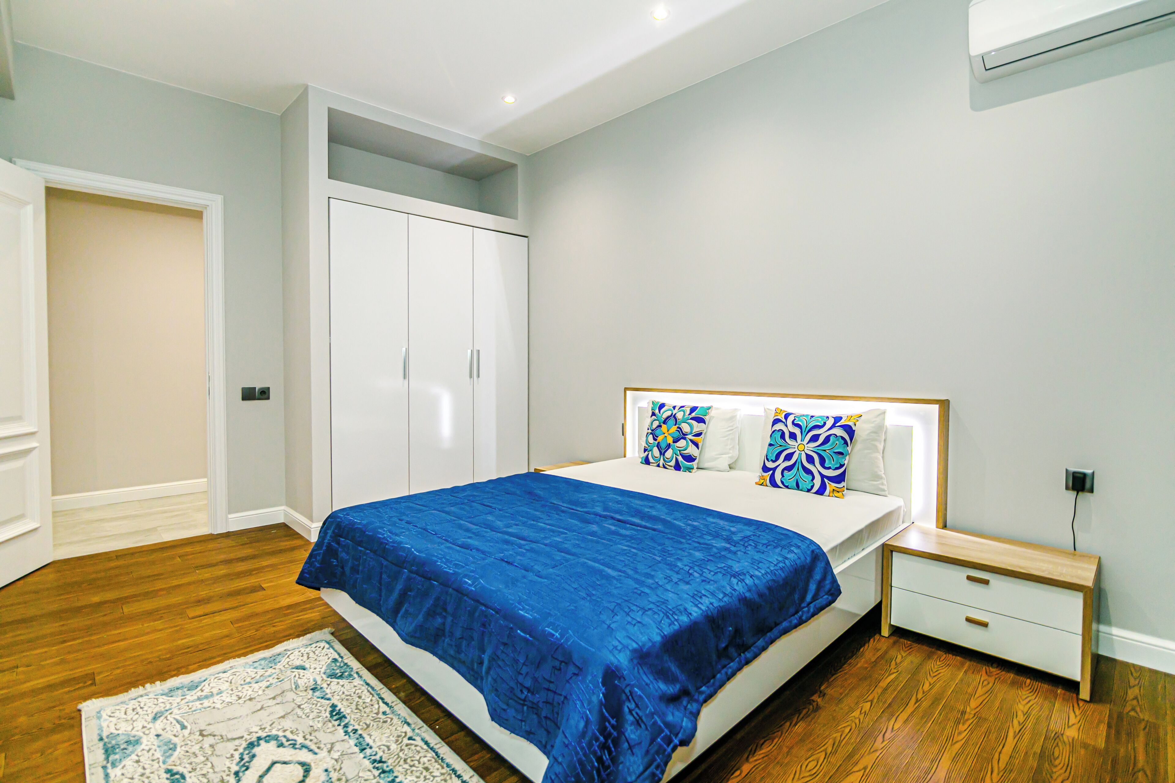 Habitación básica con 1 cama matrimonial o 2 individuales, vista a la ciudad