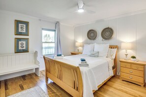 4 bedrooms, desk, iron/ironing board, travel cot - Ocean Views + BBQs: Group Getaway in Palm Coast! (Palm Coast)