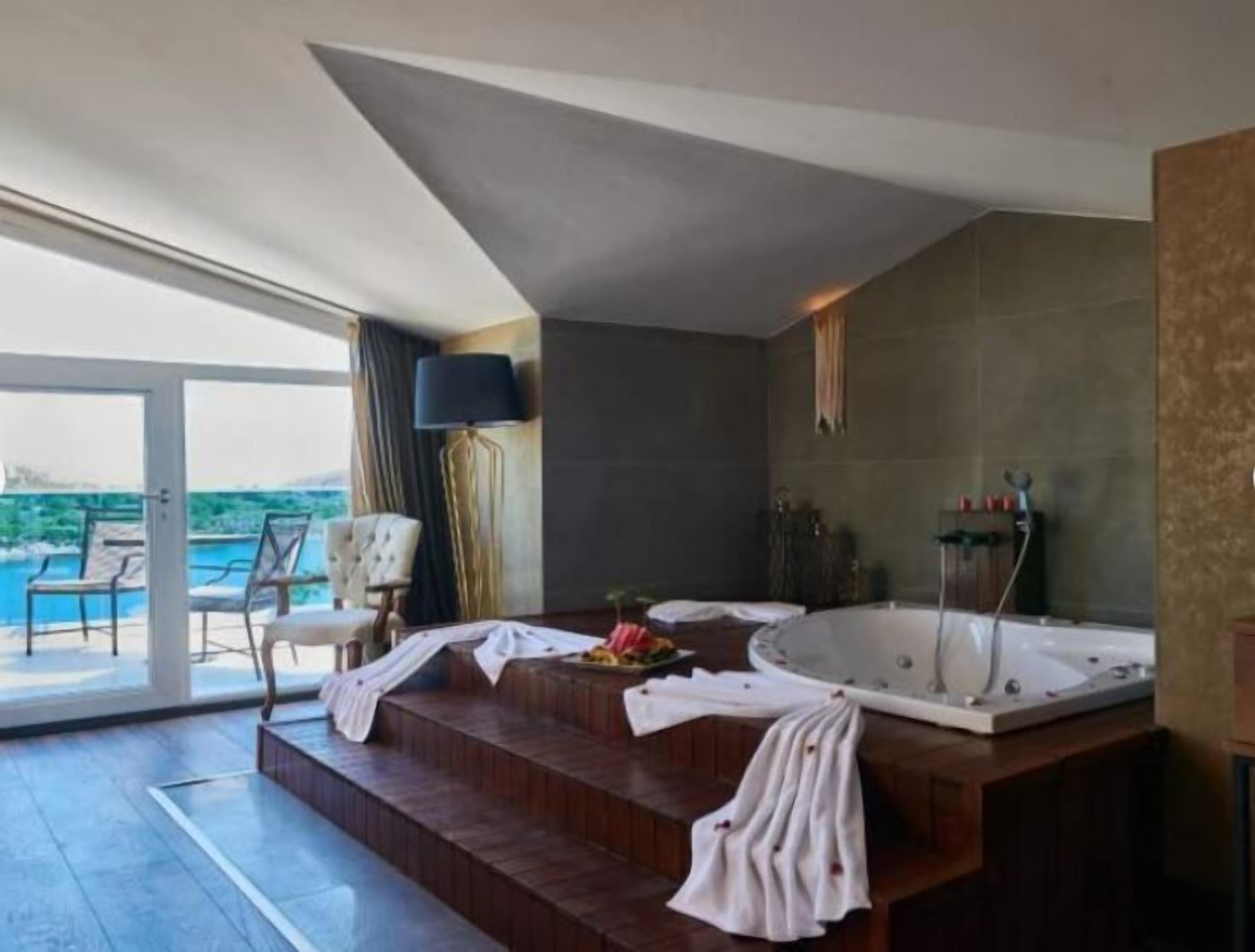 尊荣双人房, 按摩浴缸, 海景