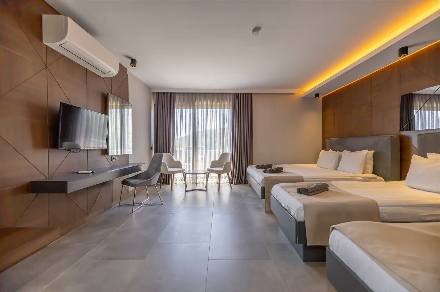 华丽四人房, 多张床, 海景