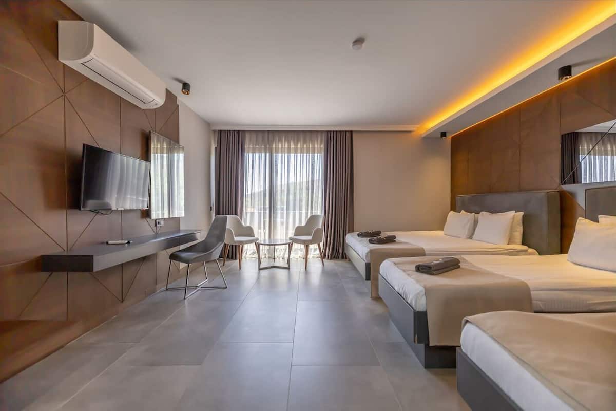 Deluxe Τετράκλινο Δωμάτιο, Περισσότερα από 1 Κρεβάτια, Θέα στη Θάλασσα