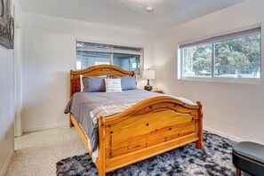 3 bedrooms, iron/ironing board, Internet, bed sheets - Walk to FIT Campus! Pet-Friendly Home in Melbourne (Melbourne)