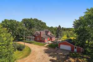 Exterior - Spacious Family Getaway on Apple Orchard in Hugo! (Hugo)