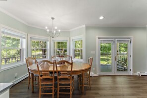 Dining - Spacious Family Getaway on Apple Orchard in Hugo! (Hugo)