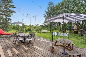 Outdoor dining - Spacious Family Getaway on Apple Orchard in Hugo! (Hugo)