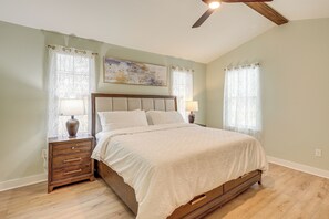 3 bedrooms, desk, iron/ironing board, Internet - < 1 Mi to Lackland AFB: WFH-Friendly Retreat! (San Antonio)