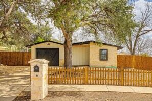 Exterior - < 1 Mi to Lackland AFB: WFH-Friendly Retreat! (San Antonio)