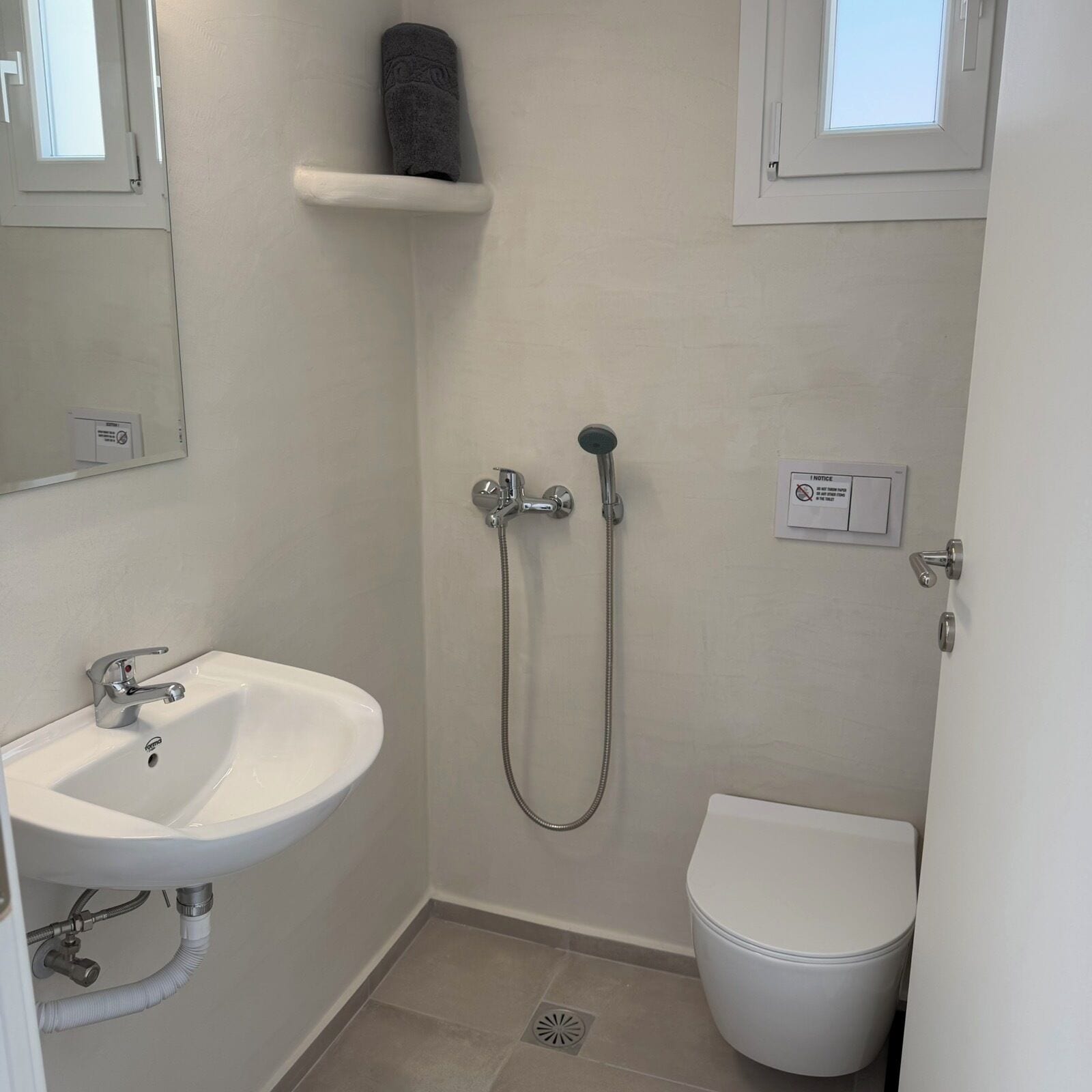 Chambre Quadruple Familiale, patio | Salle de bain