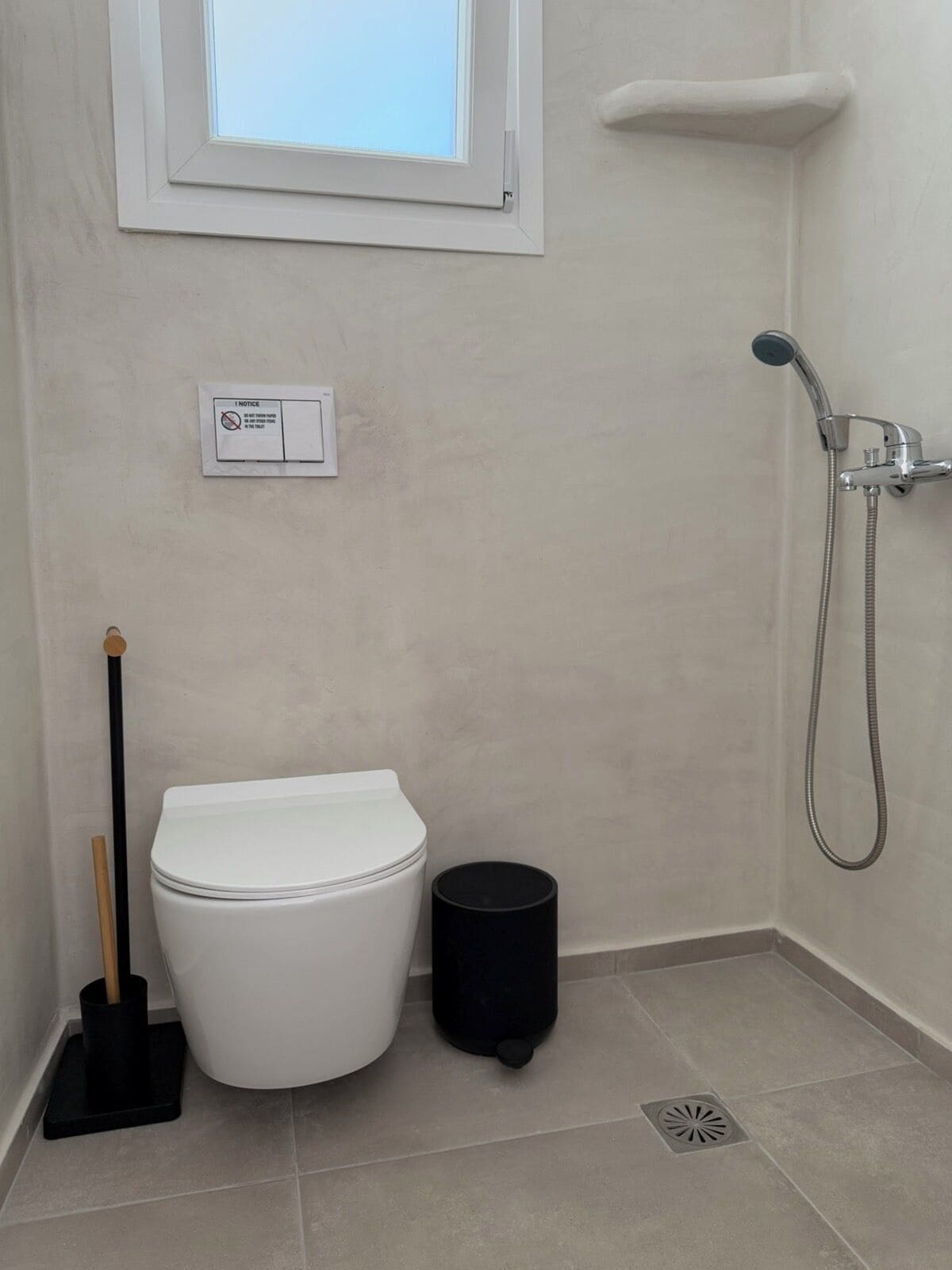 Chambre Quadruple Familiale, patio | Salle de bain