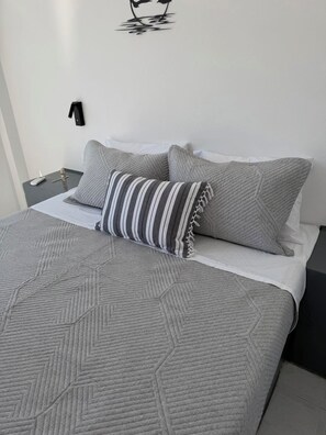 Room - Raeti Fira Residence (Santorini)