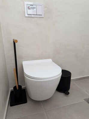 Familjerum för fyra - uteplats | Badrum