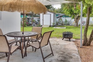 Outdoor dining - Explore West Palm Beach! Retreat w/ Yard + Patio (West Palm Beach)