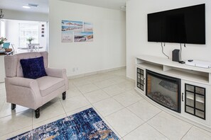 Living area - Explore West Palm Beach! Retreat w/ Yard + Patio (West Palm Beach)