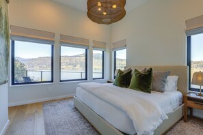 Room - Private Hot Tub! Luxe Hood River Retreat Near Dtwn (Hood River)