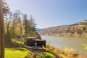 Exterior - Private Hot Tub! Luxe Hood River Retreat Near Dtwn (Hood River)