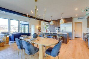 Dining - Private Hot Tub! Luxe Hood River Retreat Near Dtwn (Hood River)