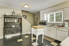 Fridge, microwave, stovetop, dishwasher - Family Escape in Crystal Mtn Resort! 13 Mi to Lake (Thompsonville)