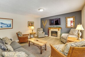 Living area - Family Escape in Crystal Mtn Resort! 13 Mi to Lake (Thompsonville)